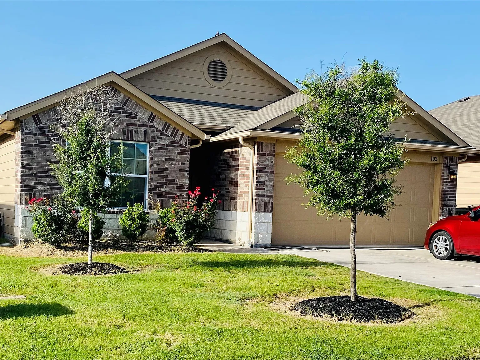4 bed, 2.0 bath, 1641 sqft, $2,000 — Photo 1