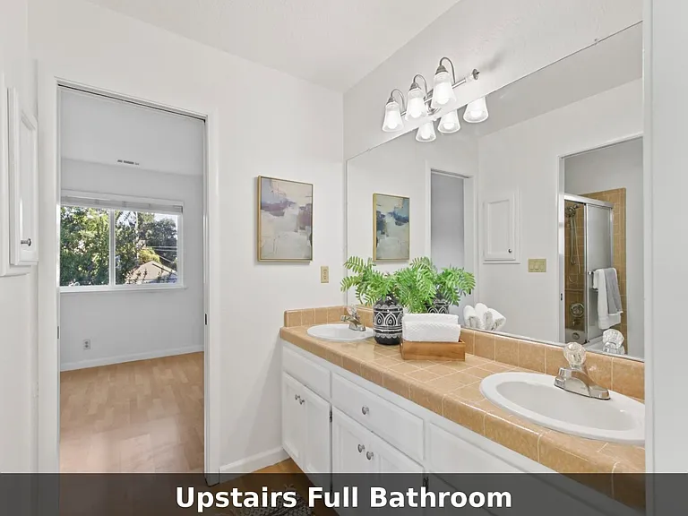 325 E 8th St #5 — Photo 28