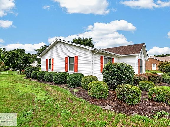 5th image of 180 Robinwood Pl