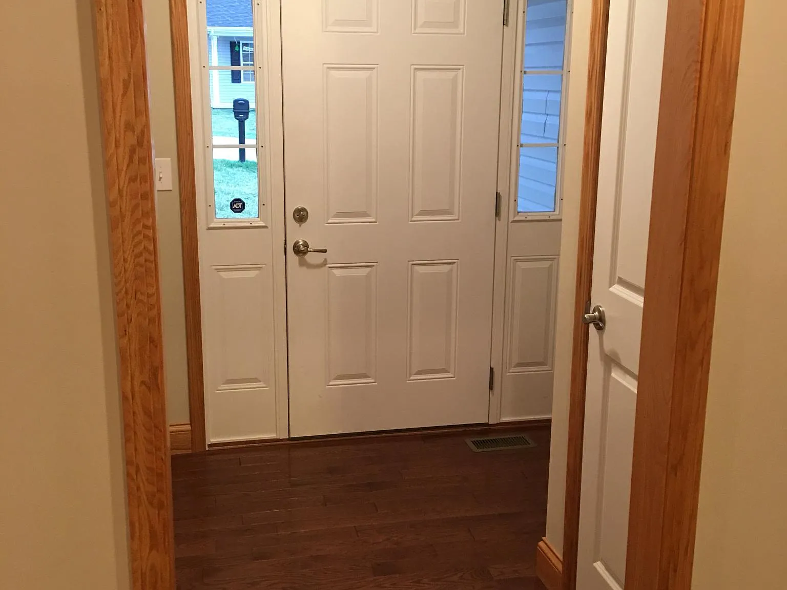 3 bed, 1600 sqft, $1,845 — Photo 2