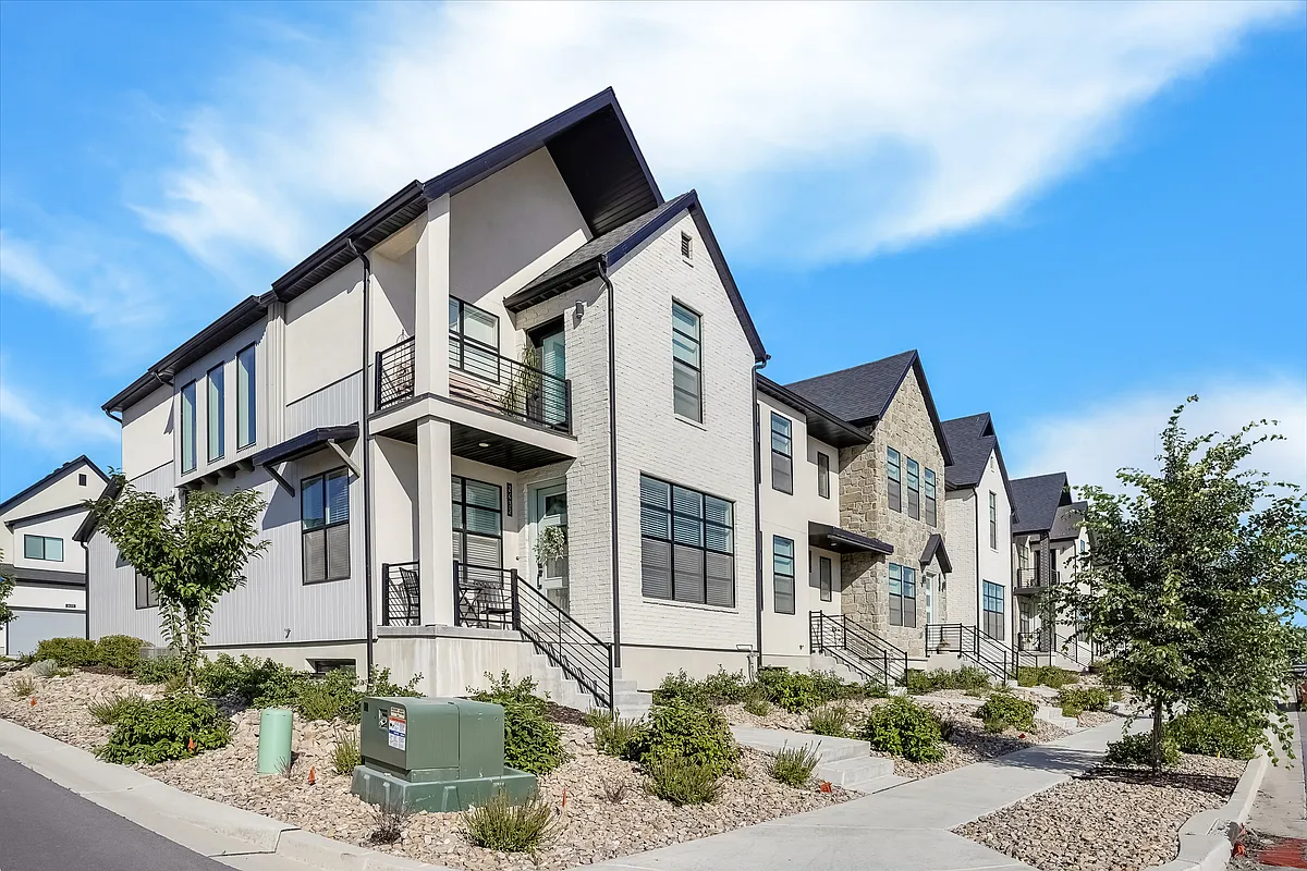 Building Photo - Holbrook Towns