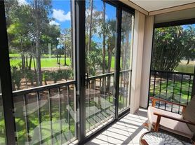 228 Fox Glen Dr, Naples, FL