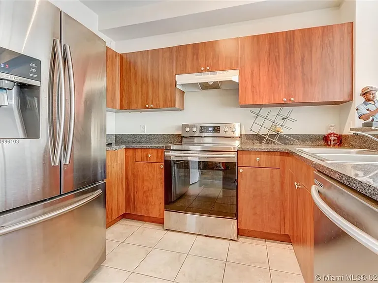 115 SW 11th St #906 — Photo 3