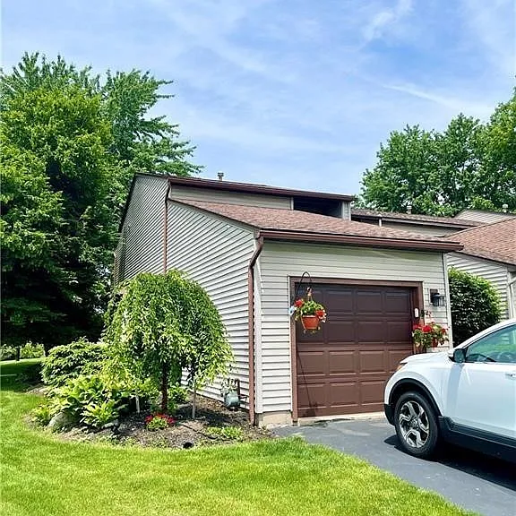 8423 Bubbling Springs Dr — Photo 44