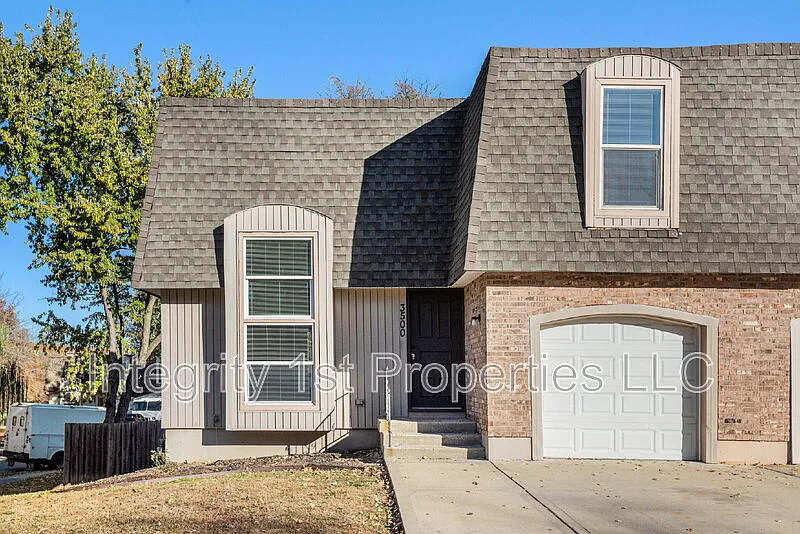 3 bed, 2.5 bath, 1407 sqft, $1,695 — Photo 3