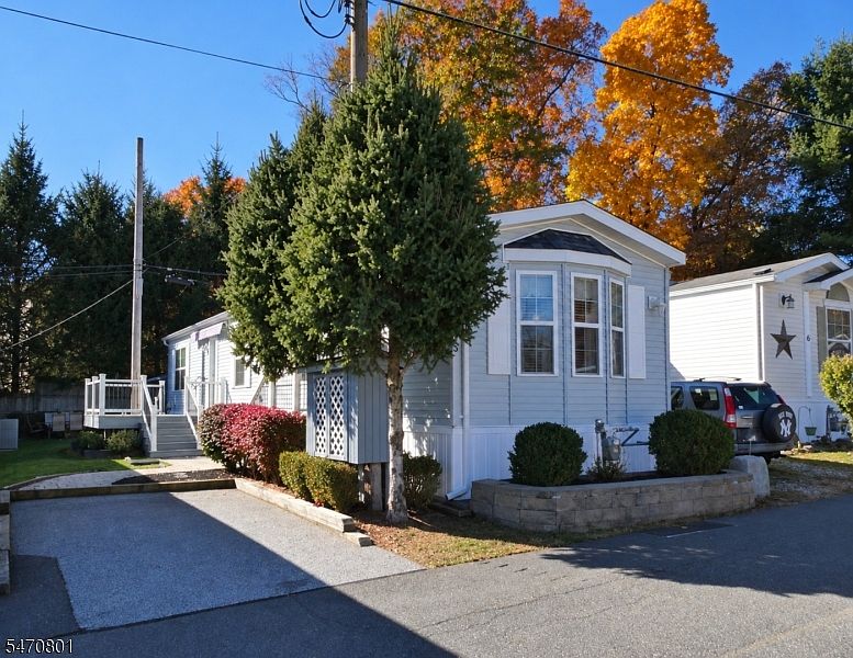 1st image of 5 Makepeace Dr.