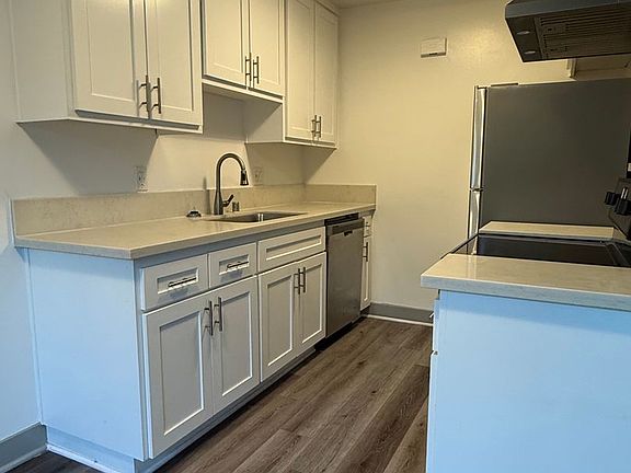 4th image of 766 Loma Ave APT 8