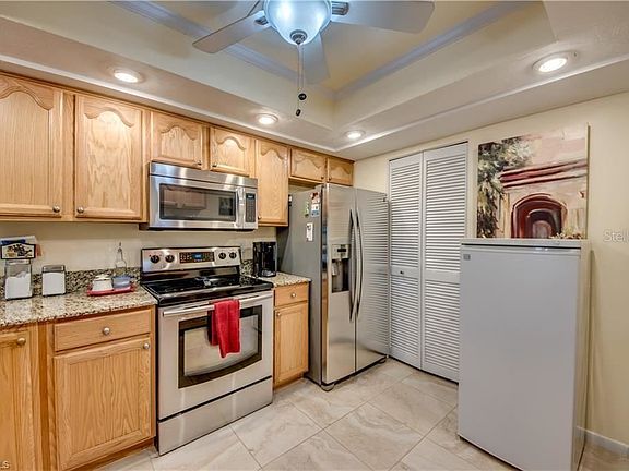 4th image of 2067 W Lakeview Blvd #2