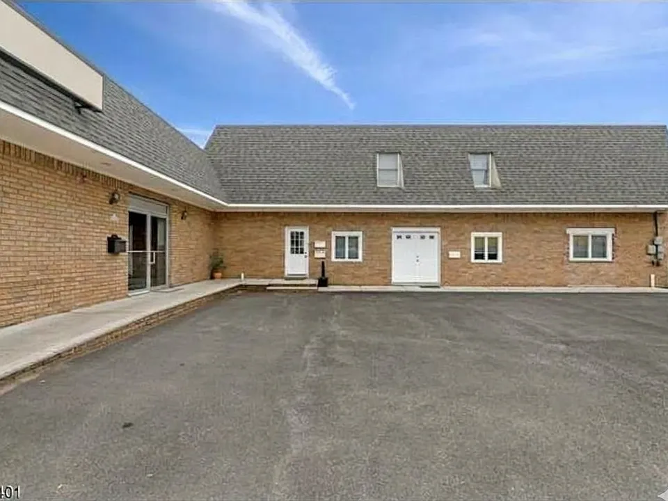 91 Royal Ave #1F