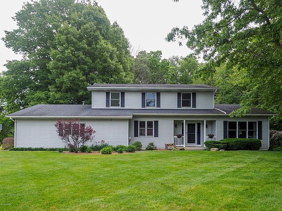 2658 Maple Leaf Ave-102