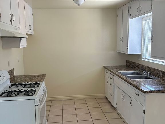 5th image of 1034 W G St APT E
