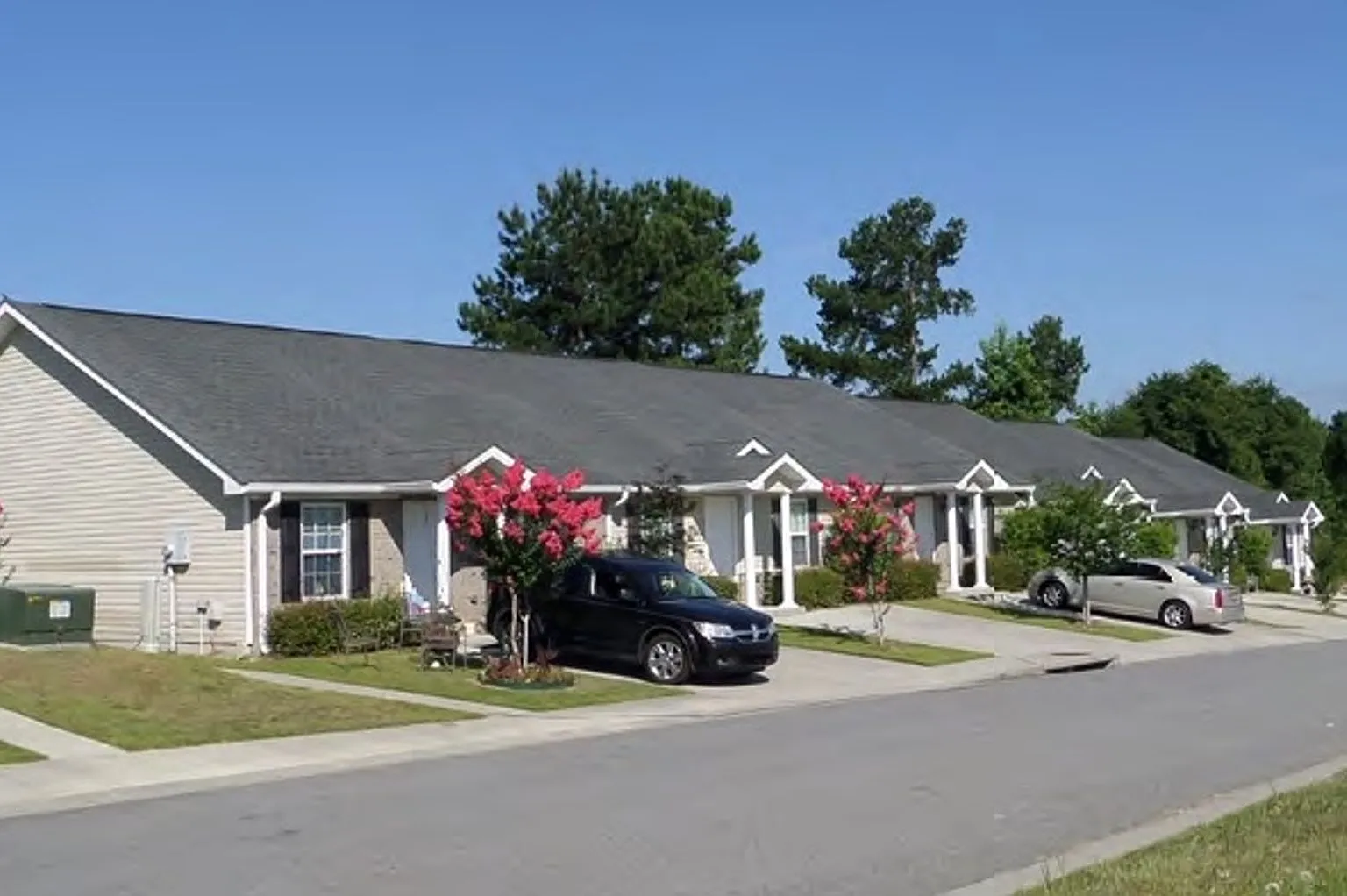 Carlisle Village Townhomes-First Month Rent Free! — Photo 1