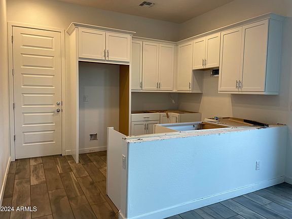 3rd image of 3949 E KENLEY Lane