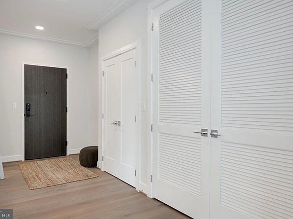 4th image of 625 Slaters Ln #204