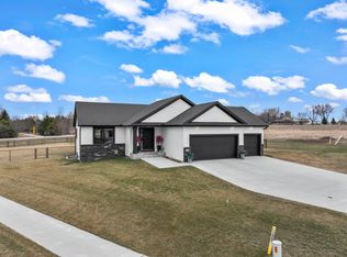 1608 Sugar Ave, Pine Island, MN 55963