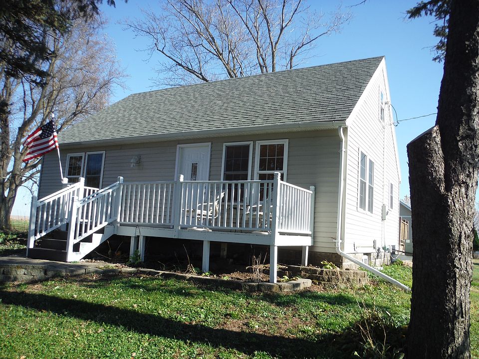Front view w/ porch
