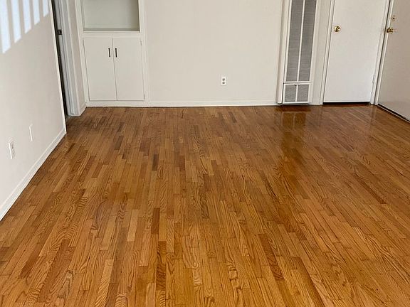 4th image of 1219 Granville Ave #4