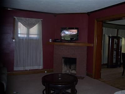 3rd image of 611 Forest Ave
