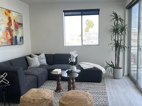 124 S Croft Ave #403, Los Angeles, CA 90048