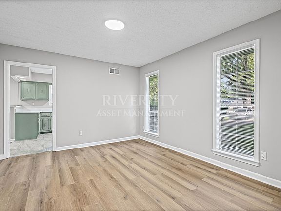 5th image of 895 Brownlee Rd