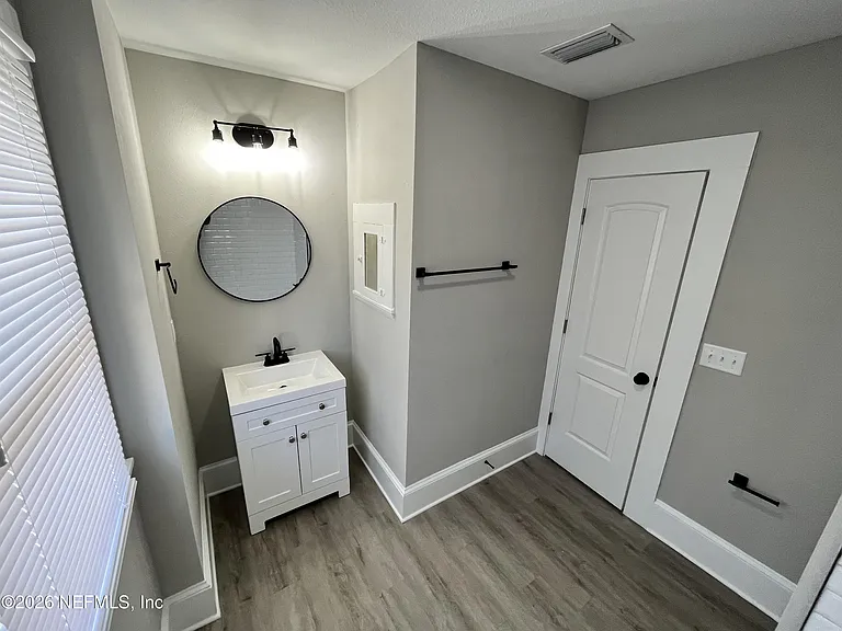 2105 Gilmore St — Photo 6
