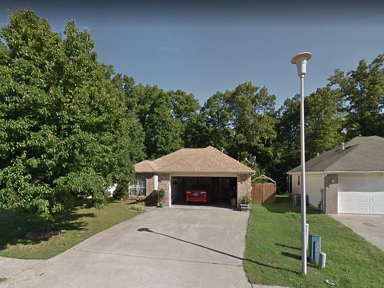 1505 Crescent St — Photo 5