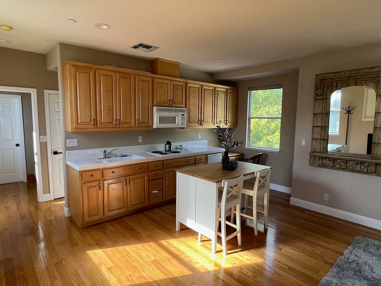 1 bed, 800 sqft, $2,100 — Photo 3
