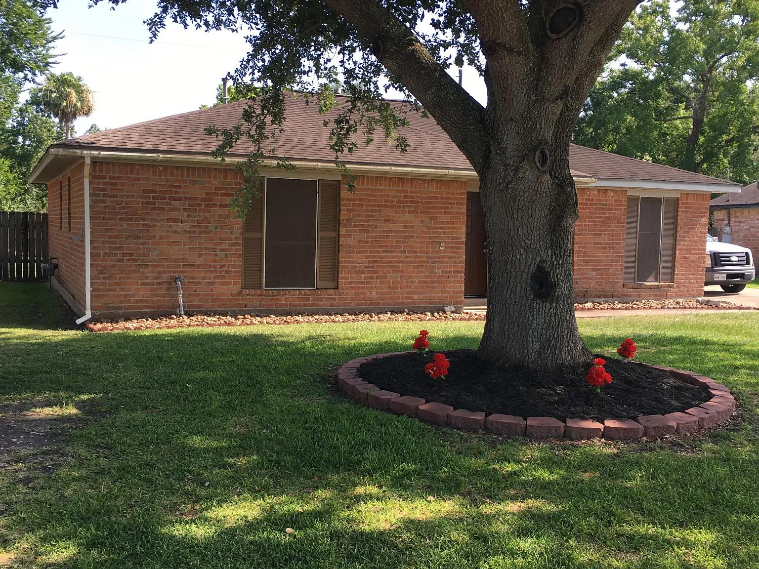 1316 Hospital Dr — Photo 3
