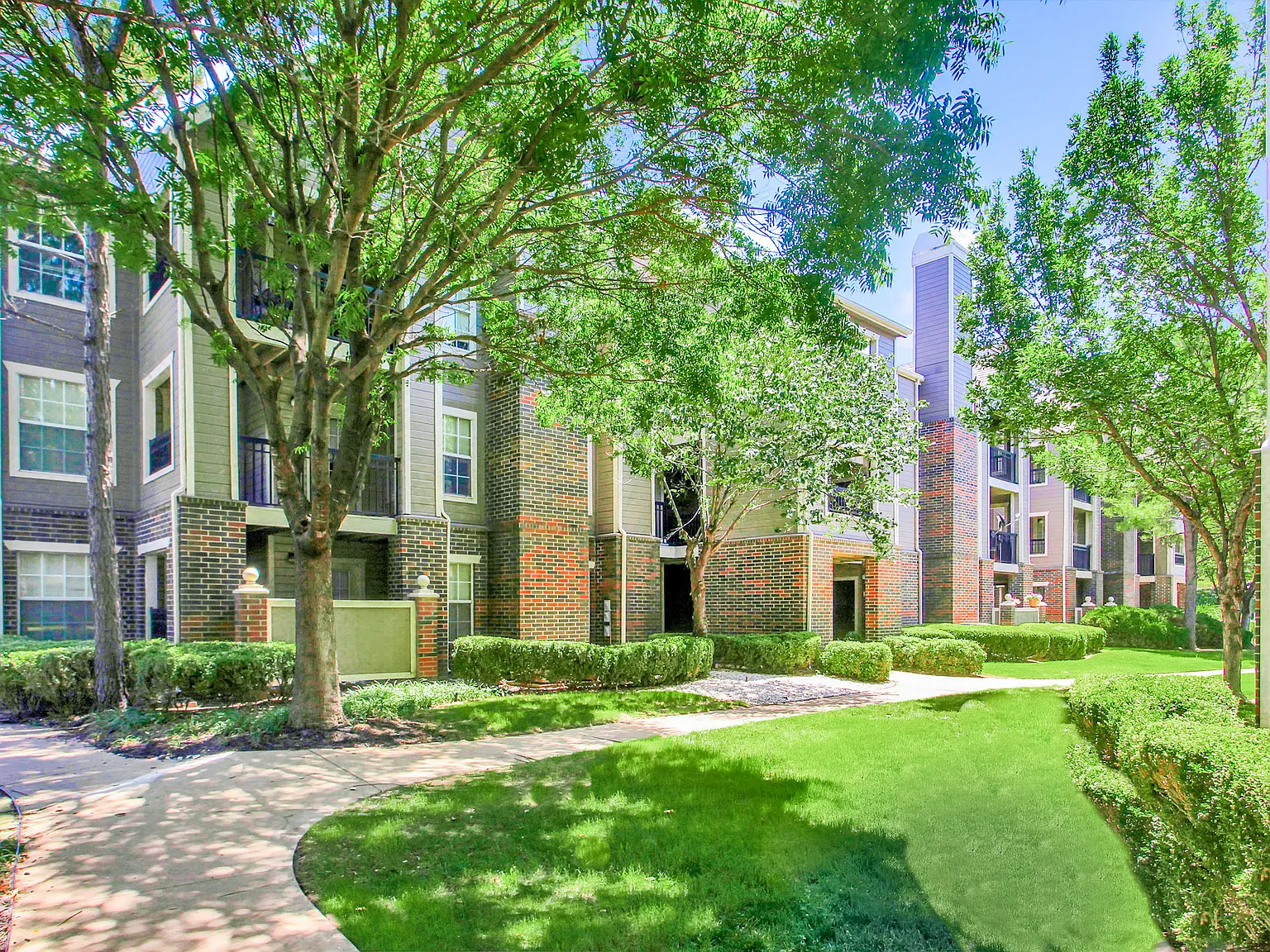 Riverside Park Apartments — Photo 3