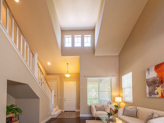 4th image of 230 Isleford Ln