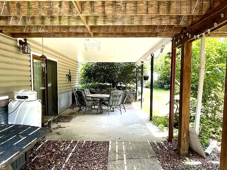 304 Grooms Rd #B — Photo 16