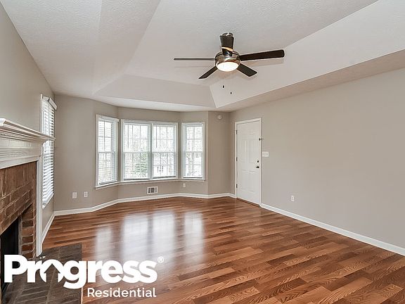 4th image of 105 Robin Hood Dr