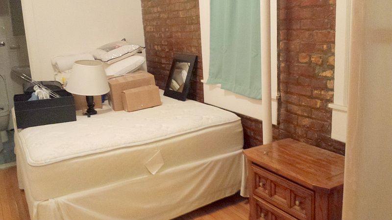 2nd image of 433 W 54th St
