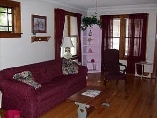 3rd image of 402 W Old Ridge Rd
