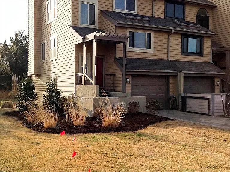 Front of House. End unit on the Beach