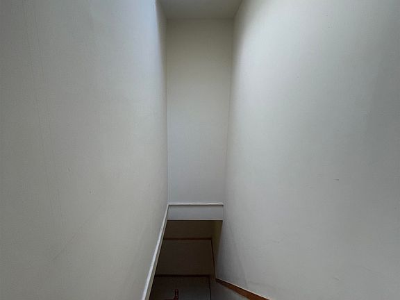 3rd image of 265 Baldwin Ave APT 3R