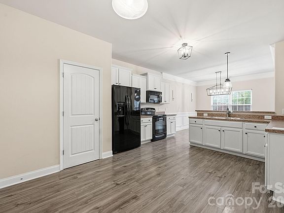 4th image of 7820 Rockland Dr