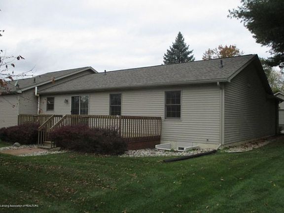 4th image of 526 Emerald Dr #14