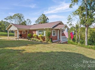 624 Overlook Dr, Newton, NC 28658
