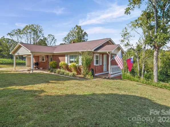 624 Overlook Dr, Newton, NC 28658