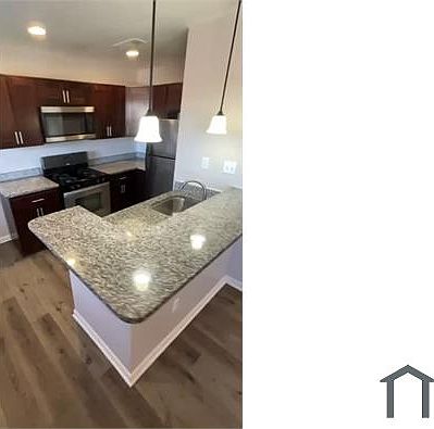 2nd image of 2863 Edgecombe Cir S