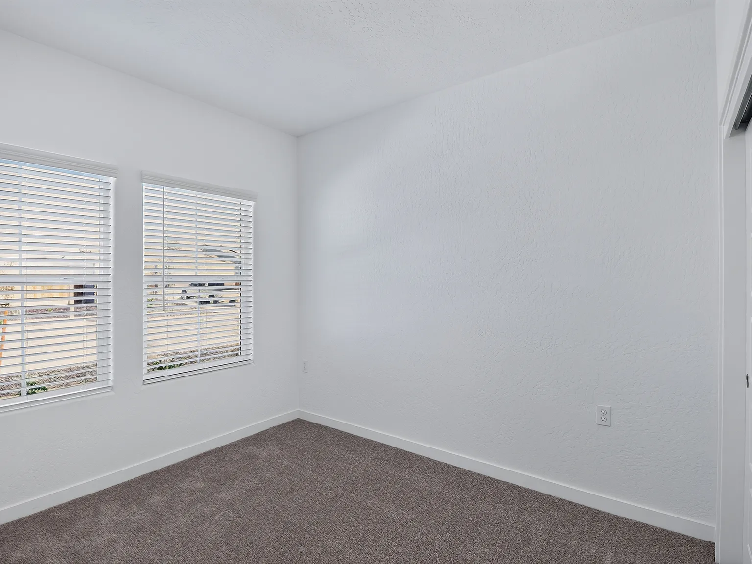 4 bed, 1755 sqft, $2,985 — Photo 4