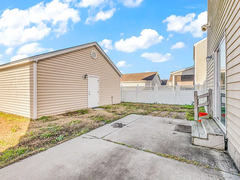 16 Bushwood Dr — Photo 40