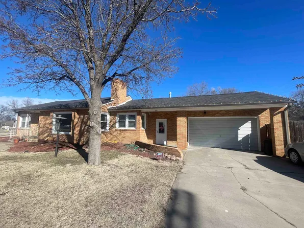 235 N Front St, Russell, KS 67665