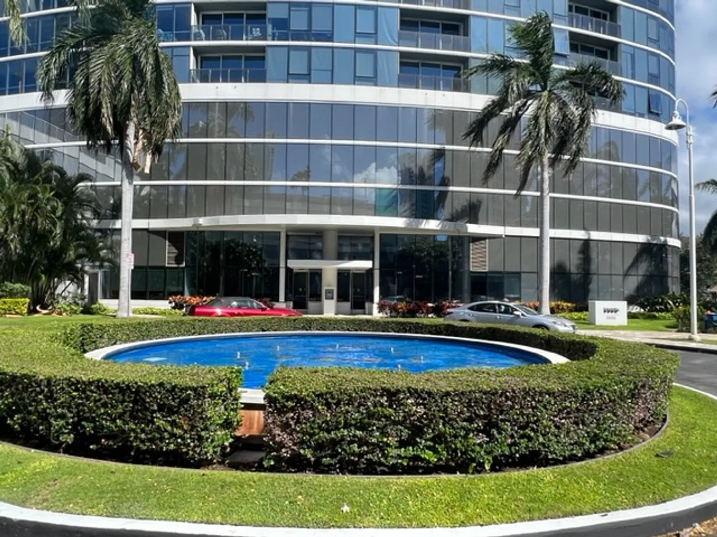 Captivating Panoramic Views from the 42nd Floor in the East Tower of the Moana Pacific — Photo 2