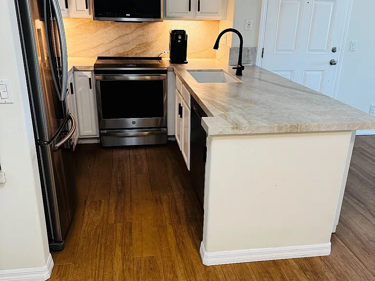5252 Balboa Arms Dr #289 — Photo 2