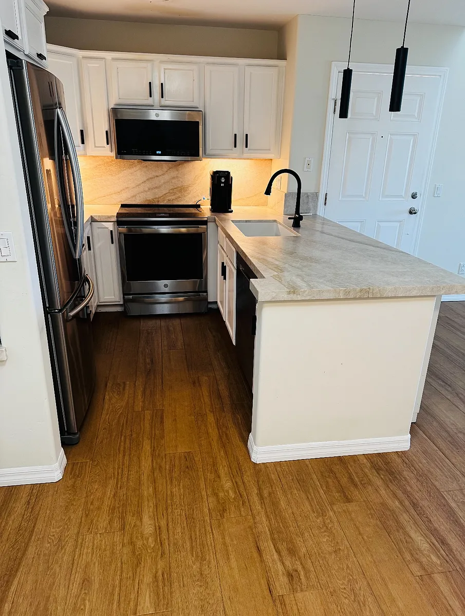 Building Photo - 5252 Balboa Arms Dr #289