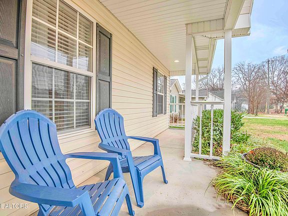3rd image of 6111 Emerald Hills Ln
