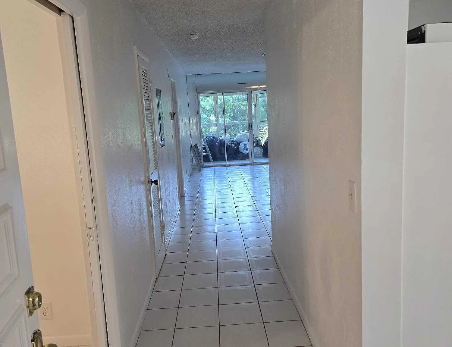 2 bed, 2.0 bath, 989 sqft, $2,000 — Photo 4