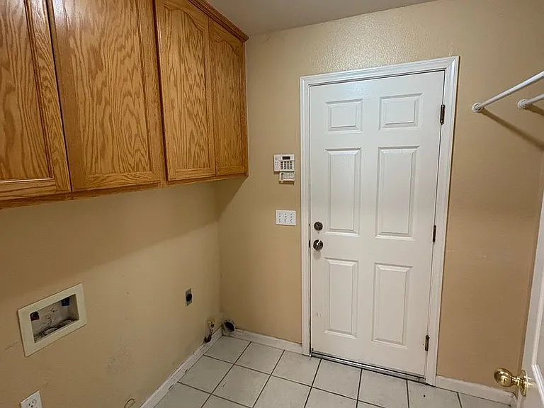 703 W Russell Ave — Photo 8